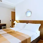 Ambassador 3*