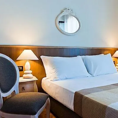 מלון Ambassador פסארו