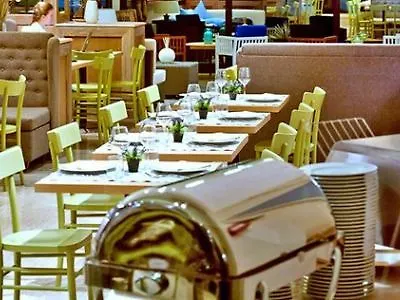 Ambassador מלון פסארו