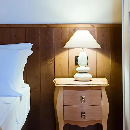 מלון Ambassador 3*