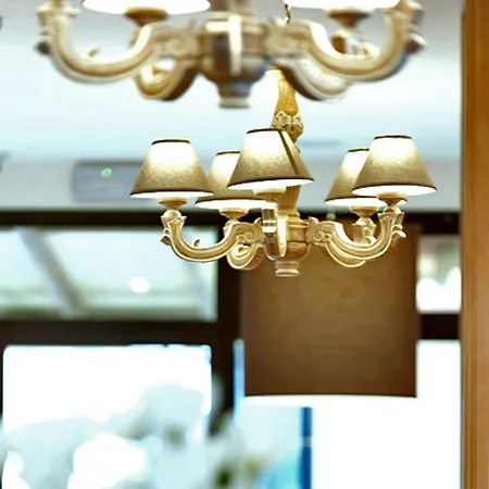 Ambassador מלון פסארו