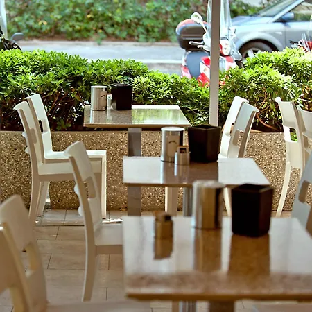 Ambassador Hotel 3*