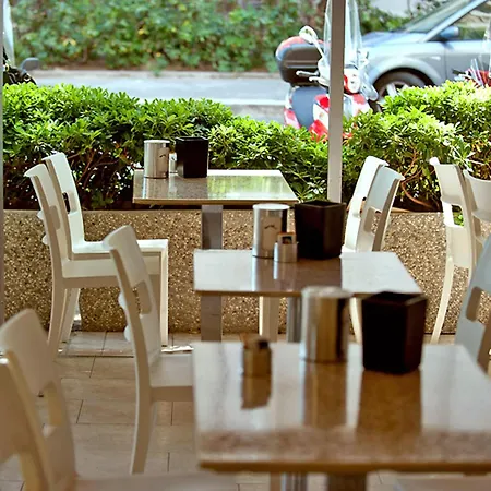 Ambassador מלון 3*