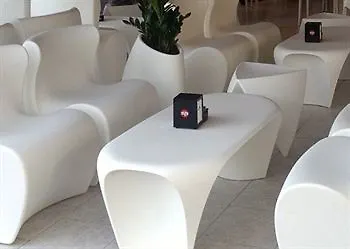 Ambassador מלון 3*