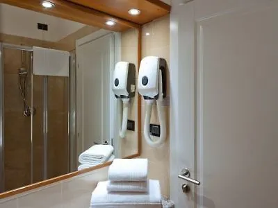 Ambassador 3* פסארו