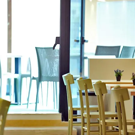 Ambassador 3* פסארו