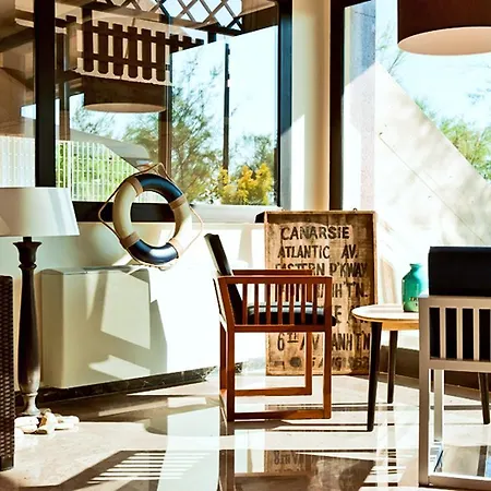 Ambassador Hotel 3*